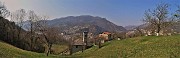 31 Ampia radura prativa panoramica  sulla chiesetta di S. Antonio e sulla conca di Zogno